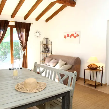 Tizzano, Santa Giulia 빌라 포르토베쉬오