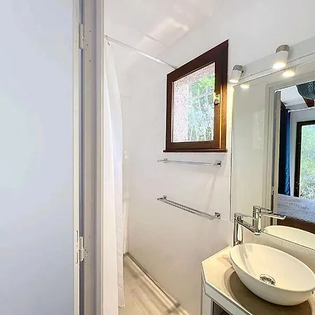 Tizzano, Santa Giulia Villa *